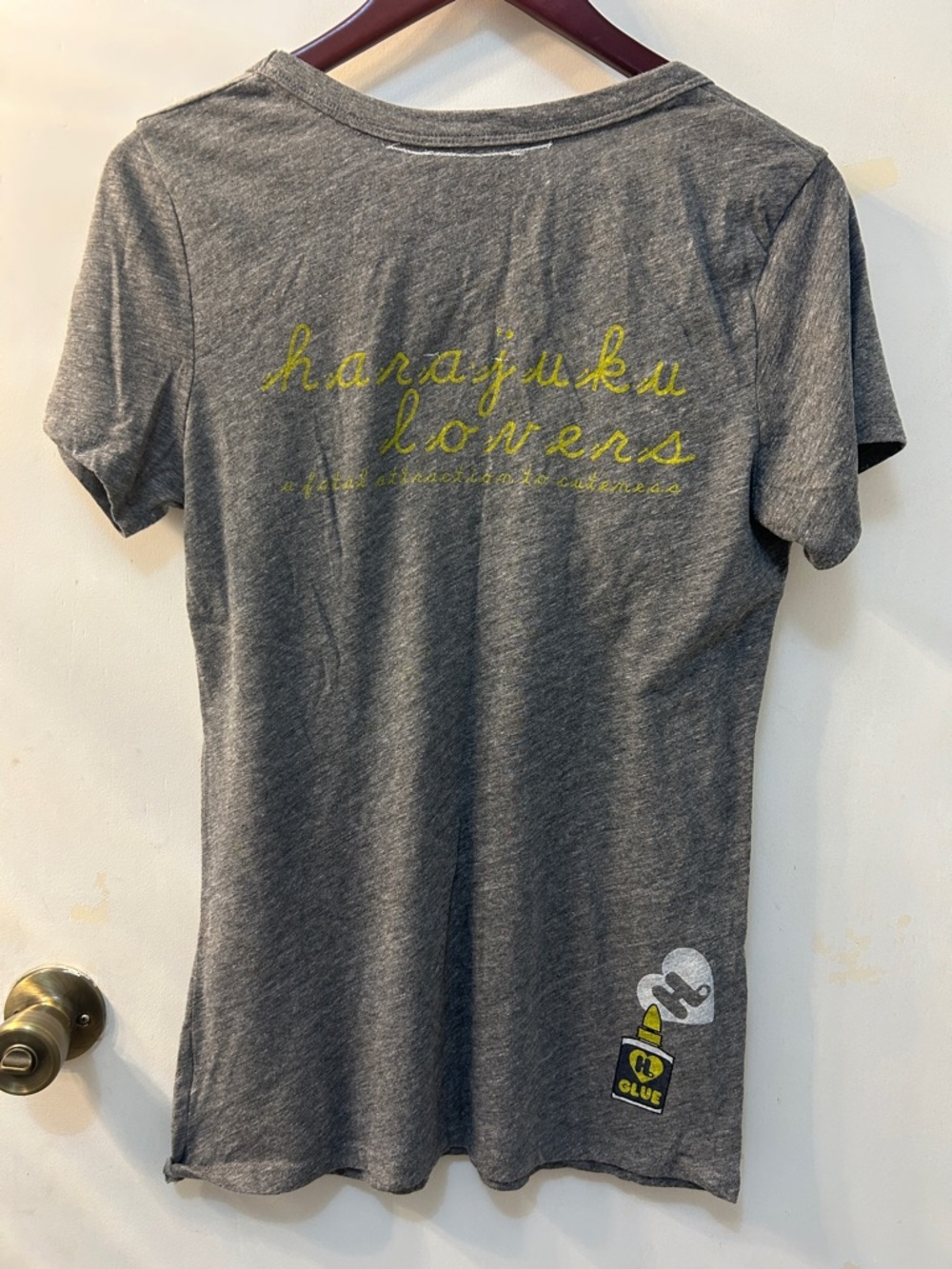 Harajuku Lovers Gray Tee with Harajuku Girl in Yellow Sweater, XL - Picture 6 of 11